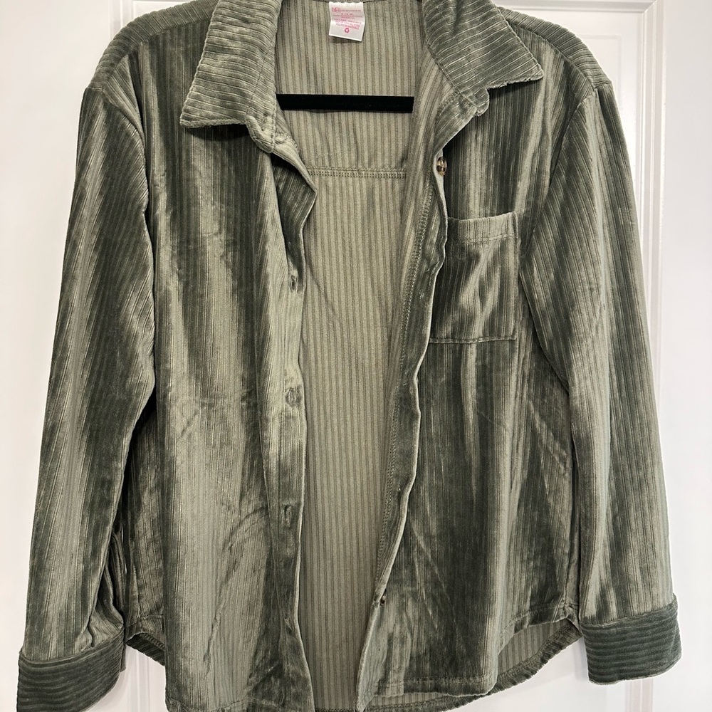 Green, ribbed velvet button up